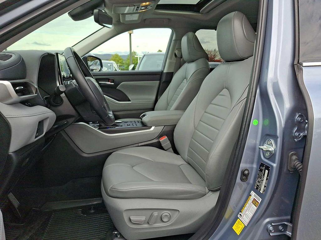 used 2022 Toyota Highlander car, priced at $37,378