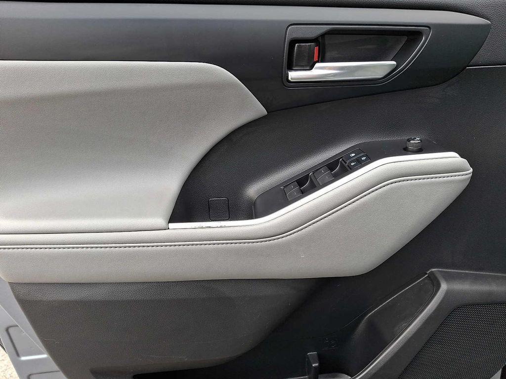 used 2022 Toyota Highlander car, priced at $37,378