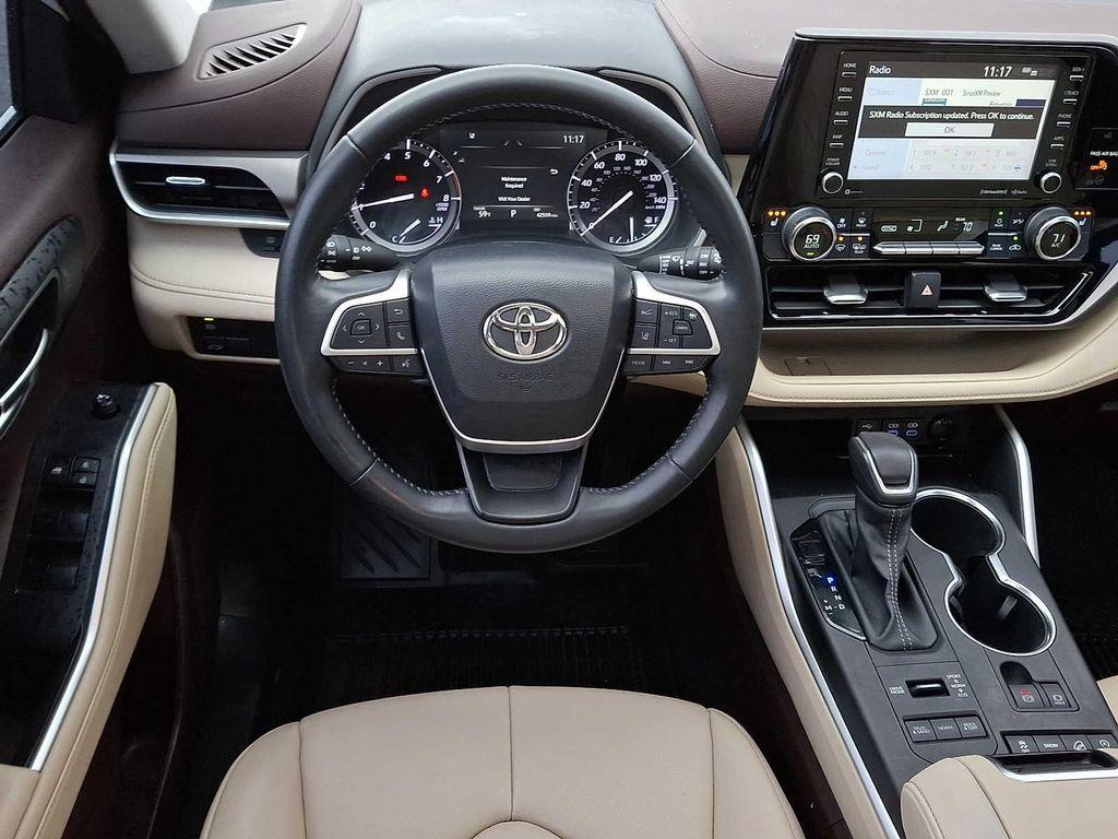 used 2022 Toyota Highlander car, priced at $34,802