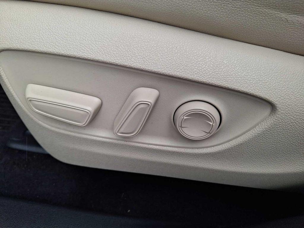 used 2022 Toyota Highlander car, priced at $34,802