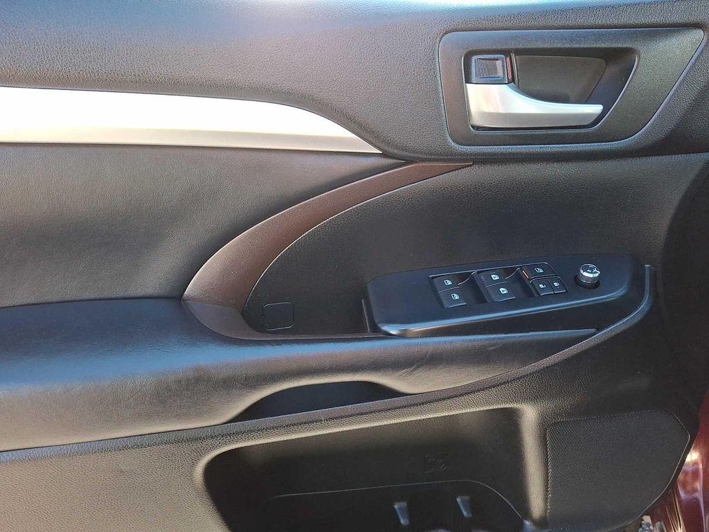 used 2019 Toyota Highlander car, priced at $24,990