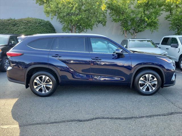 used 2021 Toyota Highlander car, priced at $34,294