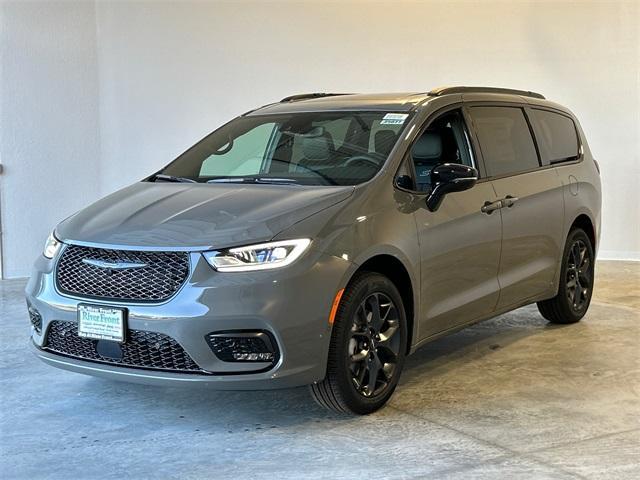 new 2025 Chrysler Pacifica car, priced at $51,508