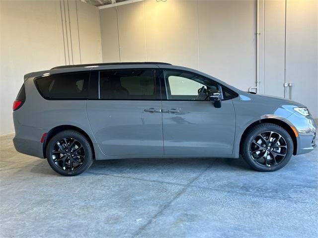 new 2025 Chrysler Pacifica car, priced at $51,508