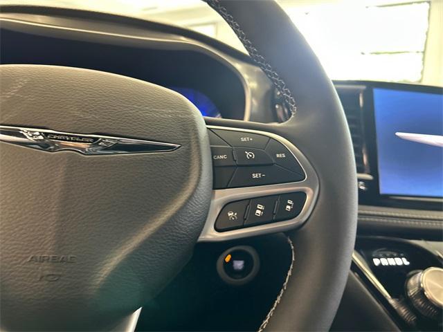new 2025 Chrysler Pacifica car, priced at $42,697