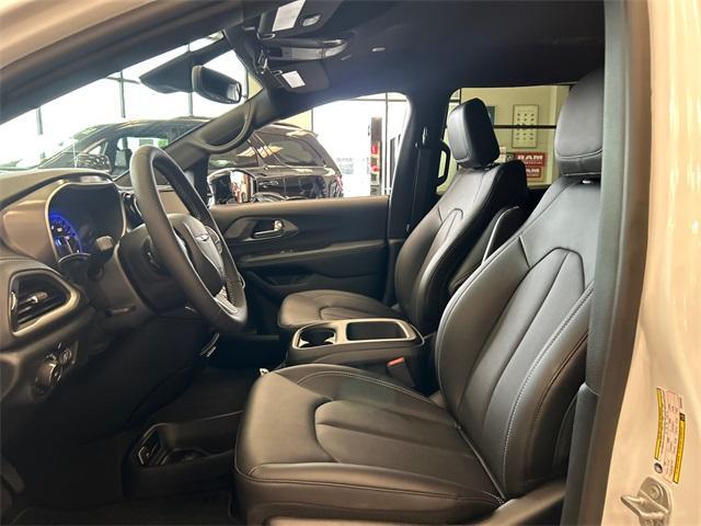 new 2025 Chrysler Pacifica car, priced at $42,697