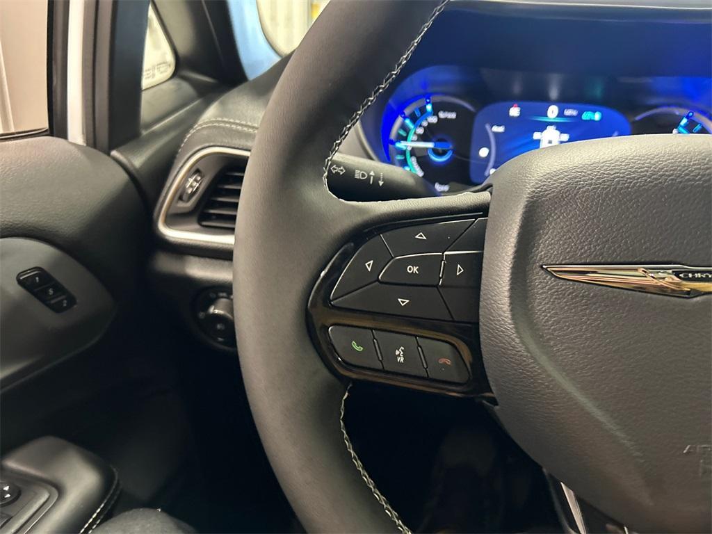 new 2025 Chrysler Pacifica Hybrid car, priced at $48,520