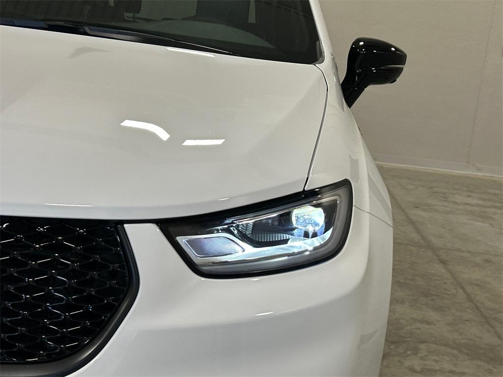 new 2025 Chrysler Pacifica Hybrid car, priced at $48,520