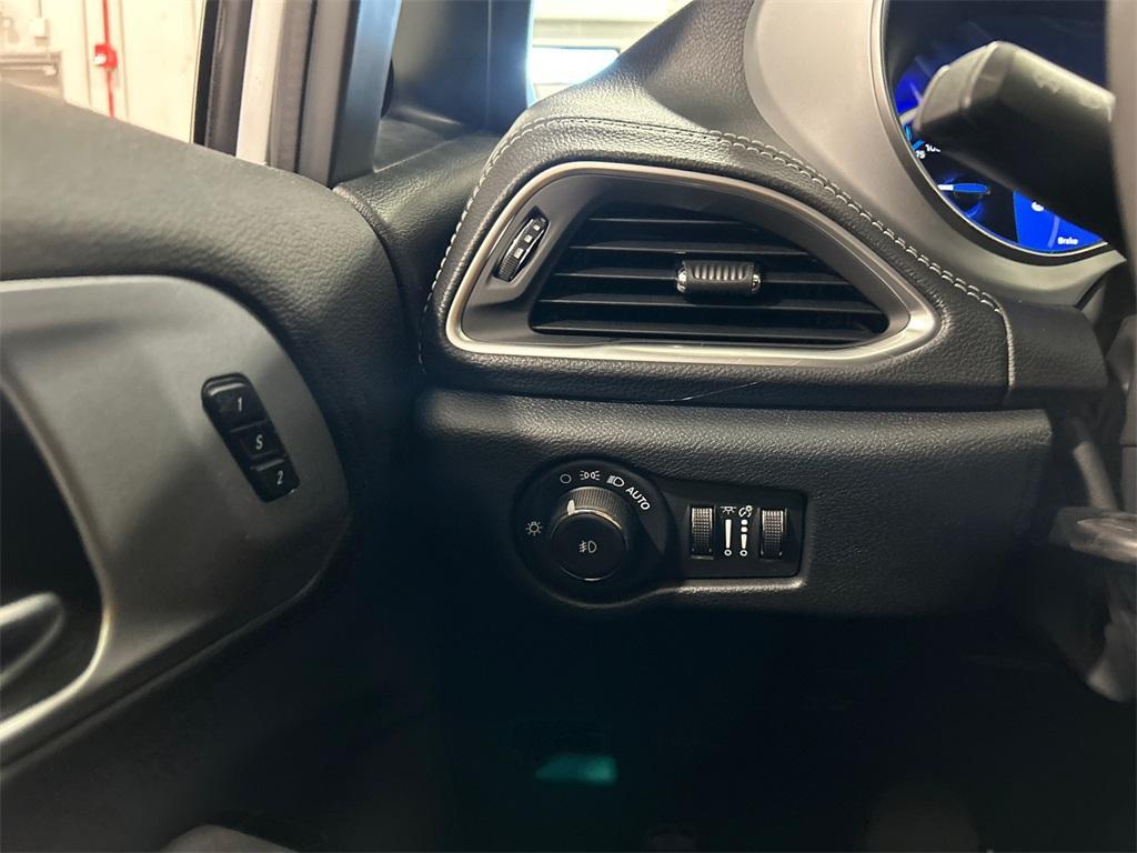 new 2025 Chrysler Pacifica Hybrid car, priced at $48,520