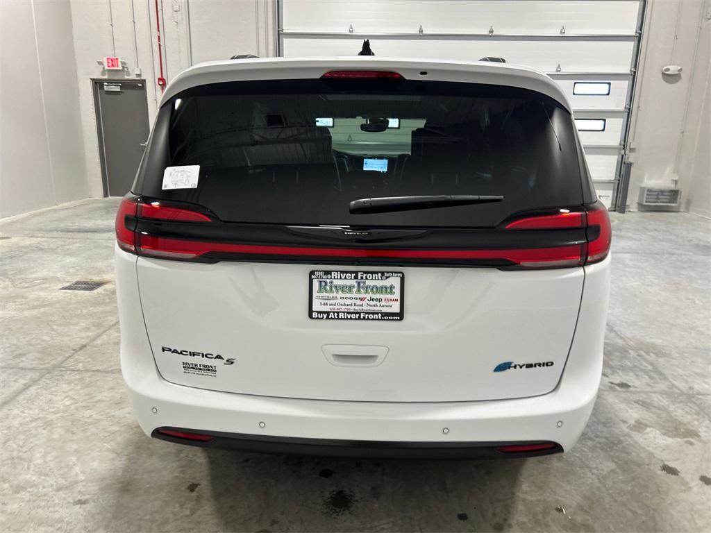 new 2025 Chrysler Pacifica Hybrid car, priced at $48,520