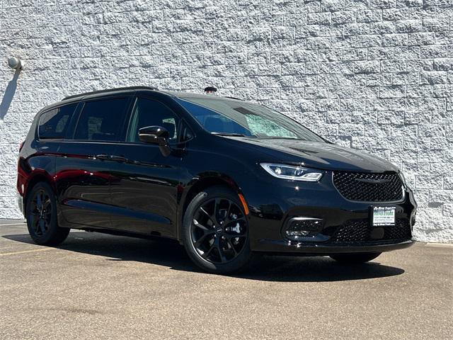 new 2024 Chrysler Pacifica car, priced at $39,162