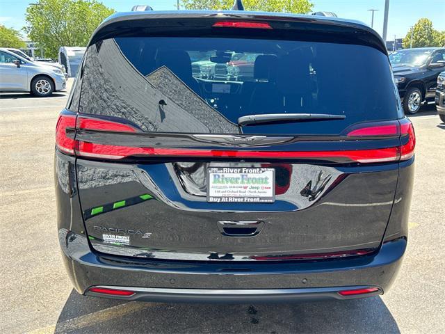 new 2024 Chrysler Pacifica car, priced at $39,162