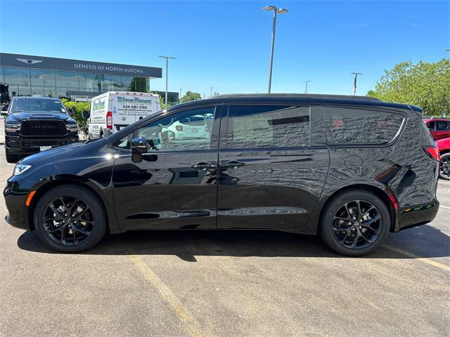 new 2024 Chrysler Pacifica car, priced at $39,162