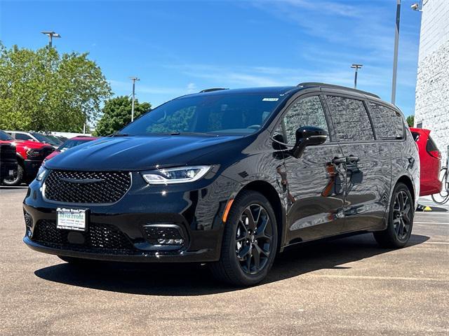 new 2024 Chrysler Pacifica car, priced at $39,162