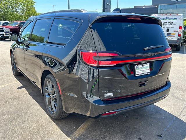 new 2024 Chrysler Pacifica car, priced at $39,162