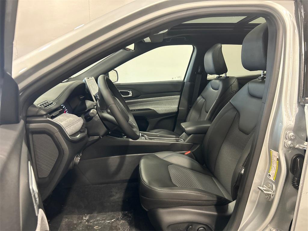 new 2025 Jeep Compass car, priced at $32,045