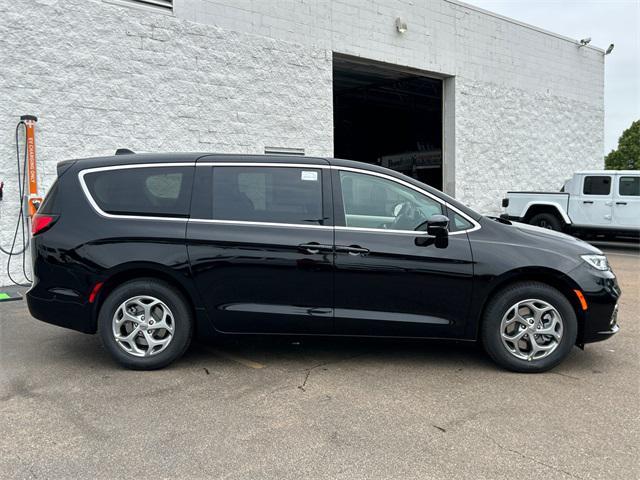 new 2024 Chrysler Pacifica car, priced at $47,917