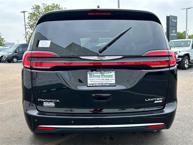 new 2024 Chrysler Pacifica car, priced at $47,917