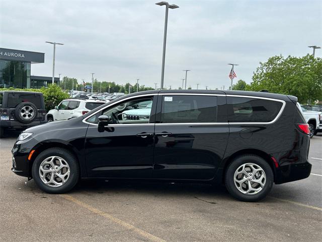 new 2024 Chrysler Pacifica car, priced at $47,917