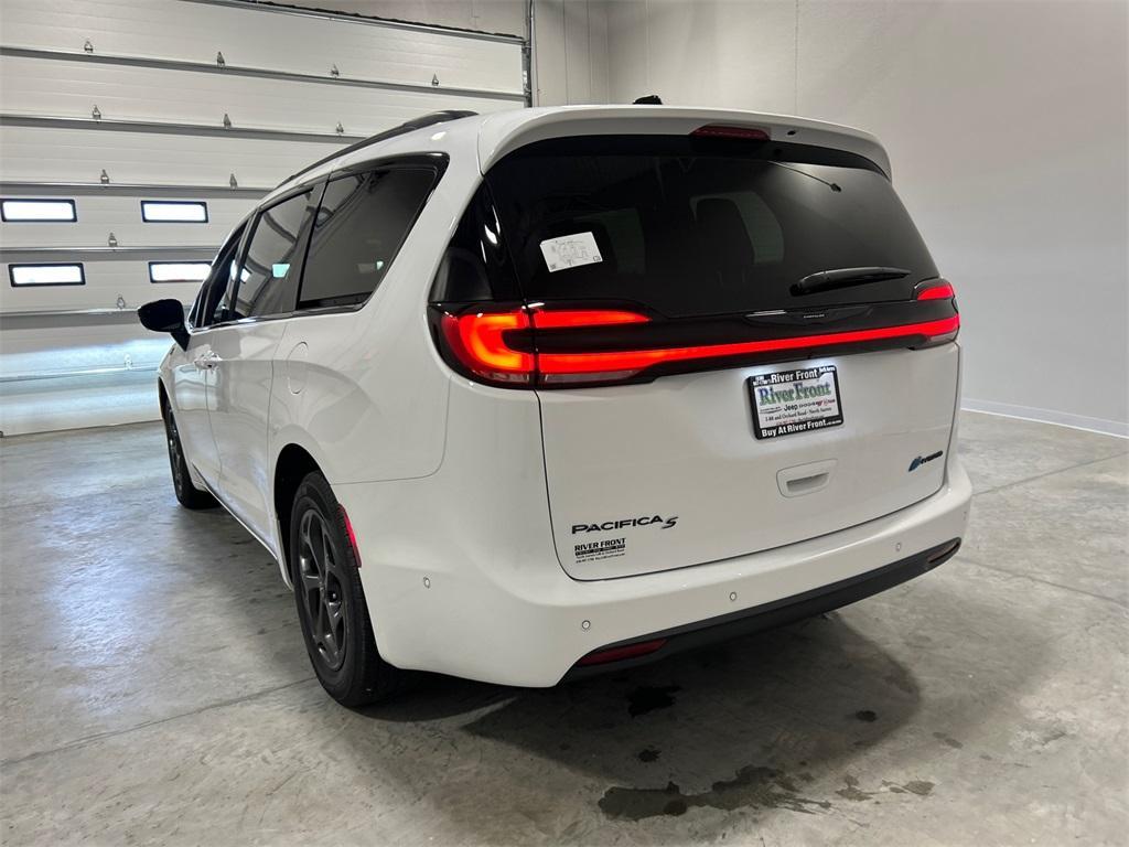 new 2025 Chrysler Pacifica Hybrid car, priced at $45,193