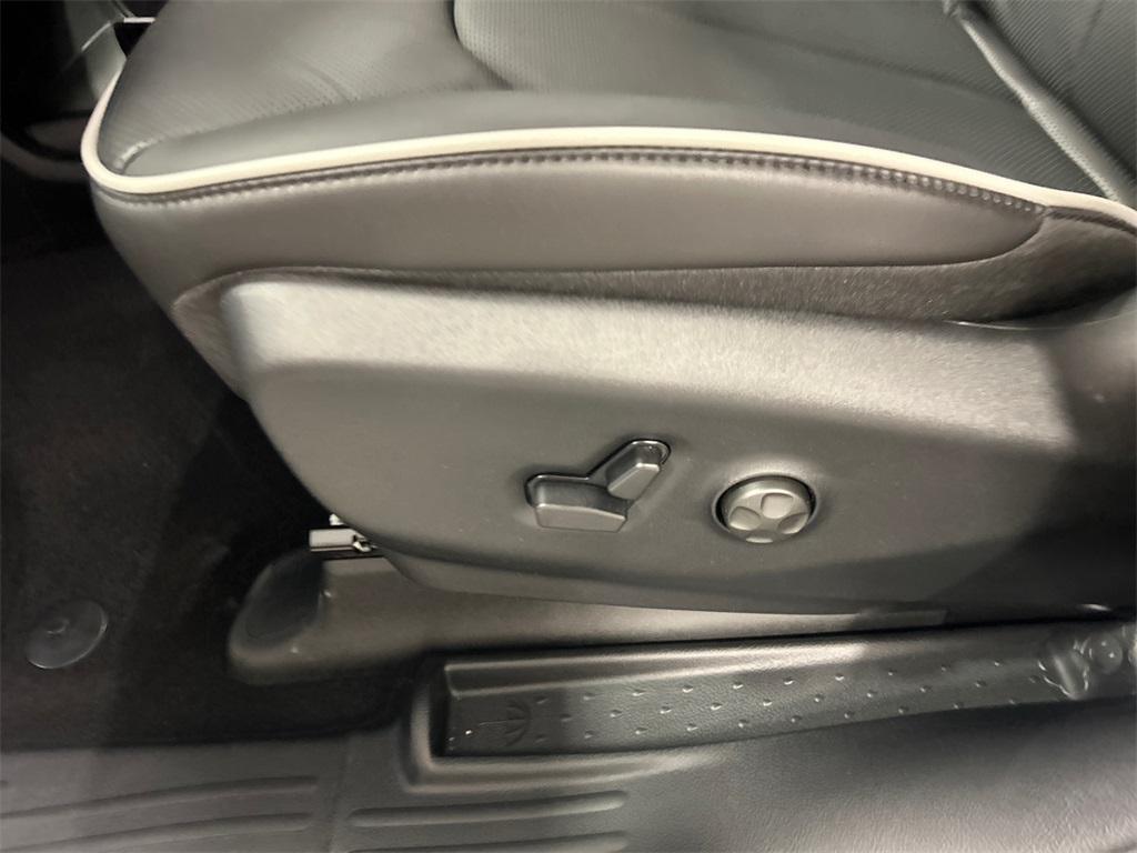 new 2025 Chrysler Pacifica Hybrid car, priced at $45,193