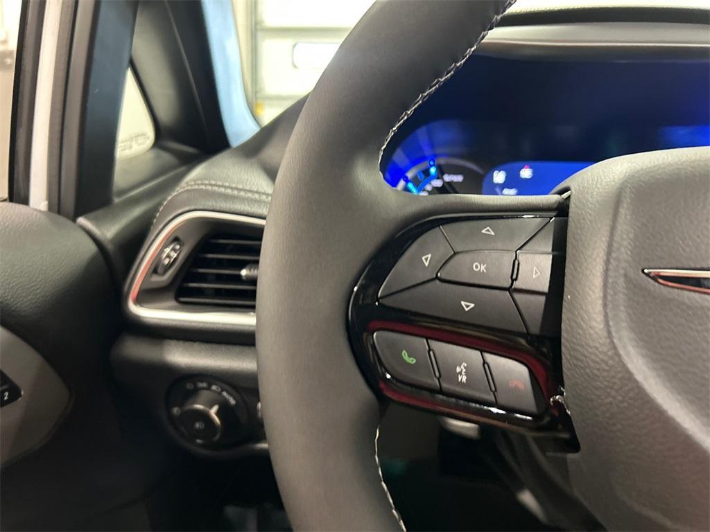 new 2025 Chrysler Pacifica Hybrid car, priced at $45,193