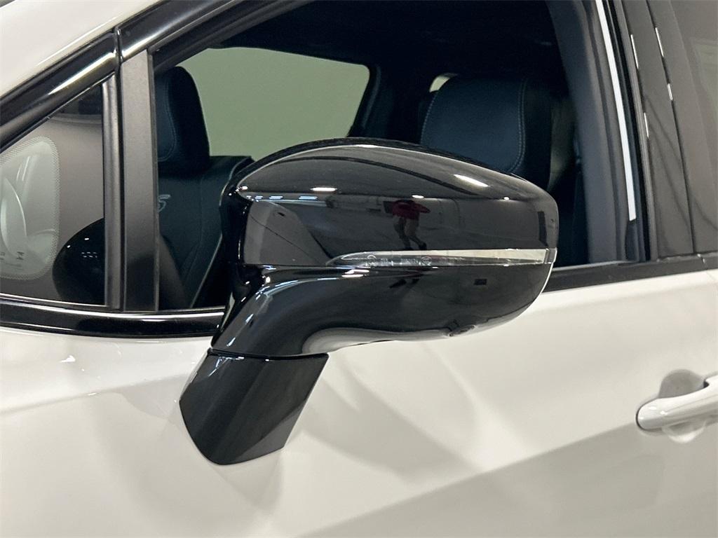 new 2025 Chrysler Pacifica Hybrid car, priced at $45,193