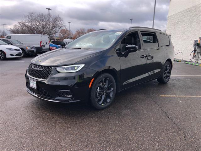 new 2024 Chrysler Pacifica car, priced at $43,470