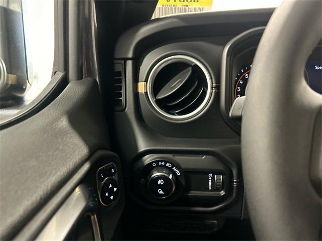 new 2025 Jeep Gladiator car, priced at $47,366