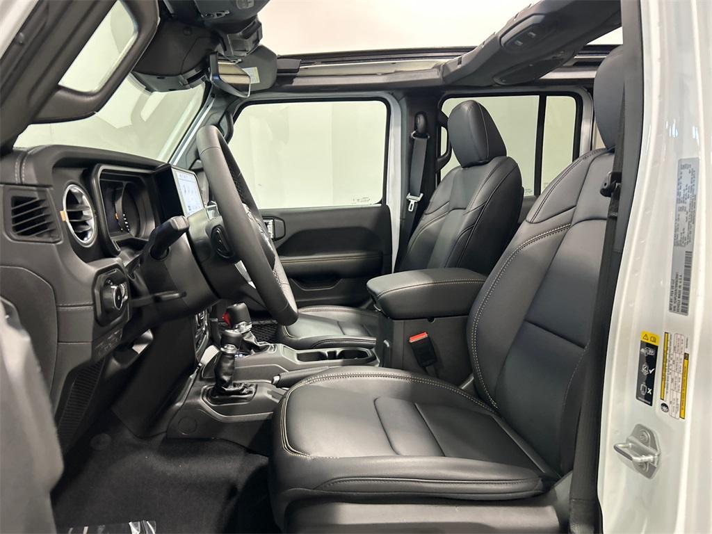 new 2025 Jeep Wrangler car, priced at $51,924