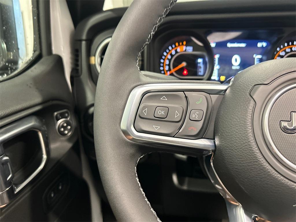 new 2025 Jeep Wrangler car, priced at $51,924
