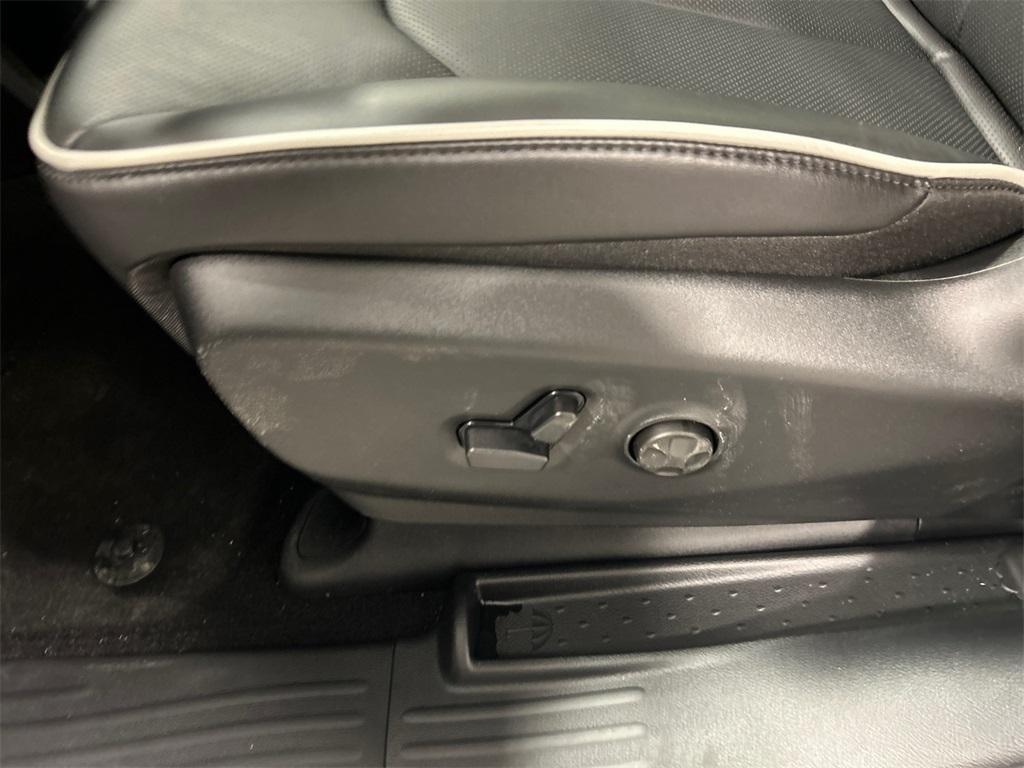 new 2025 Chrysler Pacifica Hybrid car, priced at $44,693