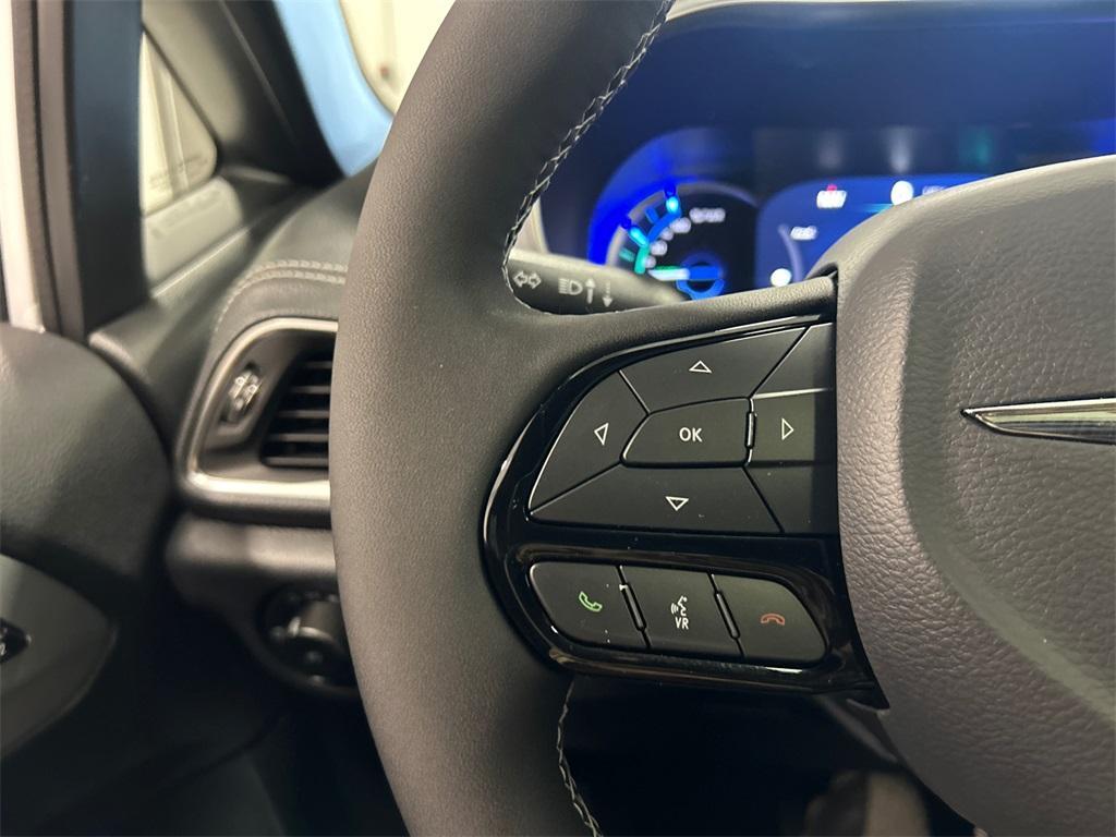 new 2025 Chrysler Pacifica Hybrid car, priced at $44,693