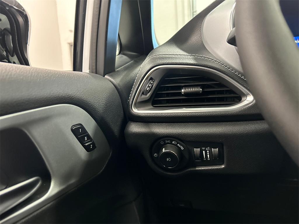 new 2025 Chrysler Pacifica Hybrid car, priced at $44,693