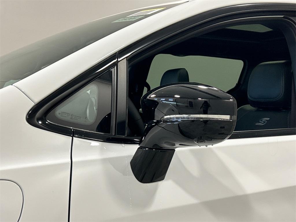 new 2025 Chrysler Pacifica Hybrid car, priced at $44,693