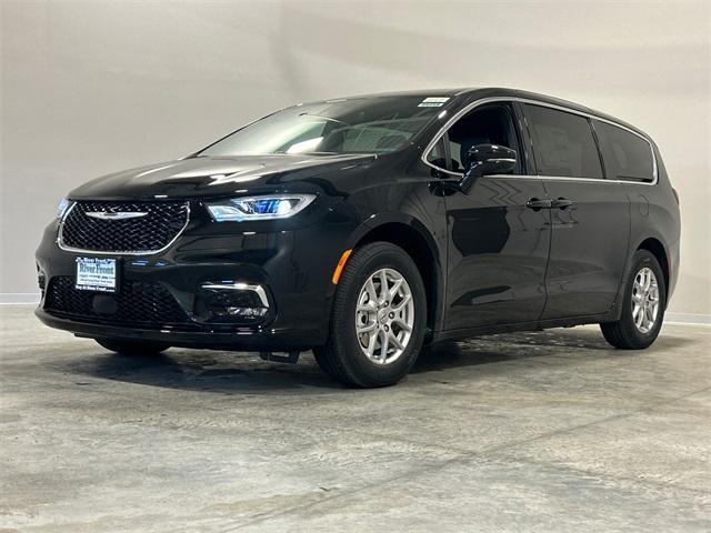 new 2025 Chrysler Pacifica car, priced at $39,709