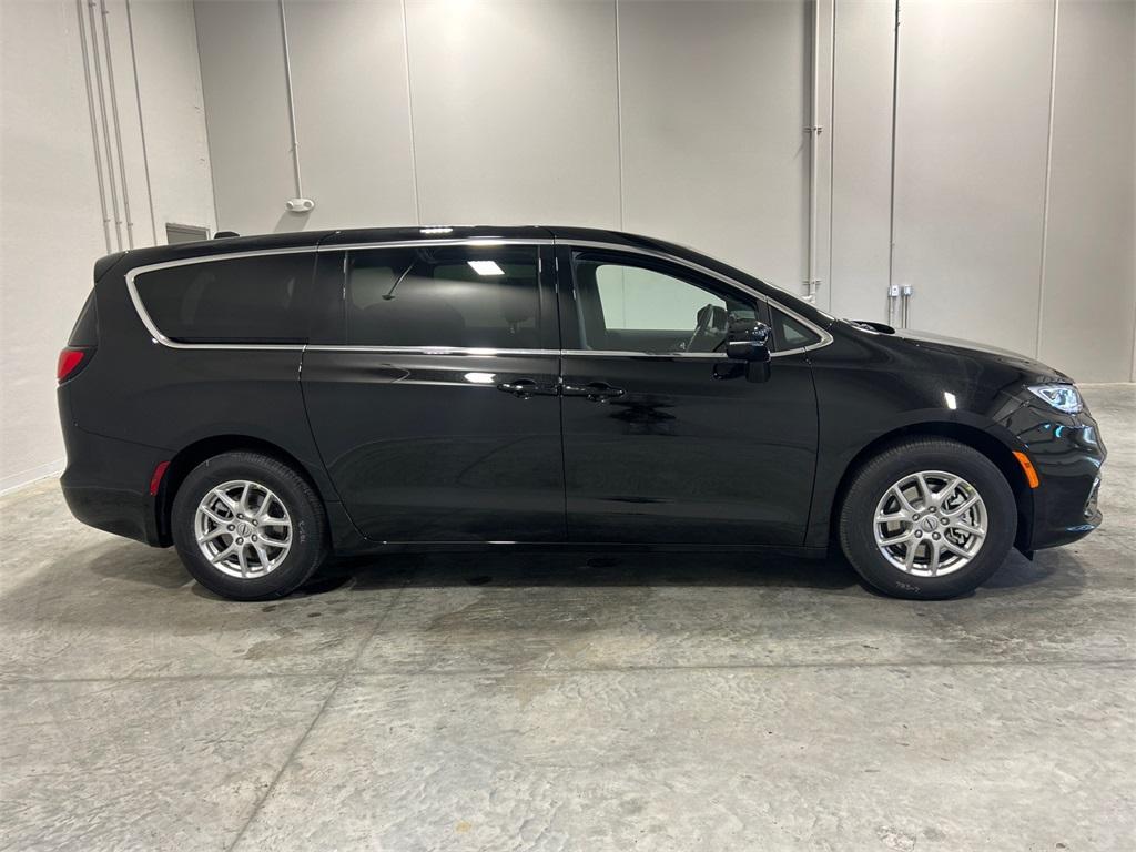 new 2025 Chrysler Pacifica car, priced at $38,758