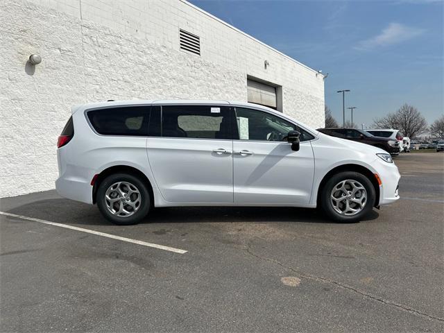 new 2024 Chrysler Pacifica car, priced at $54,066