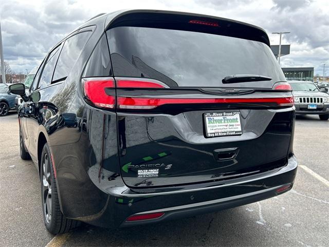 new 2024 Chrysler Pacifica car, priced at $44,420