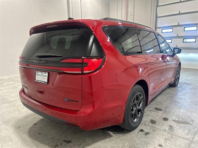 new 2025 Chrysler Pacifica Hybrid car, priced at $44,070