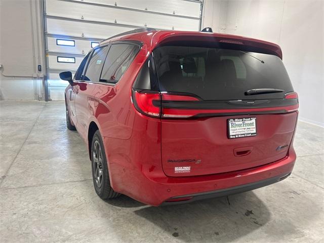 new 2025 Chrysler Pacifica Hybrid car, priced at $44,070