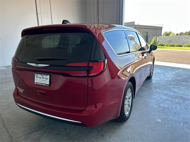 new 2025 Chrysler Pacifica car, priced at $44,204