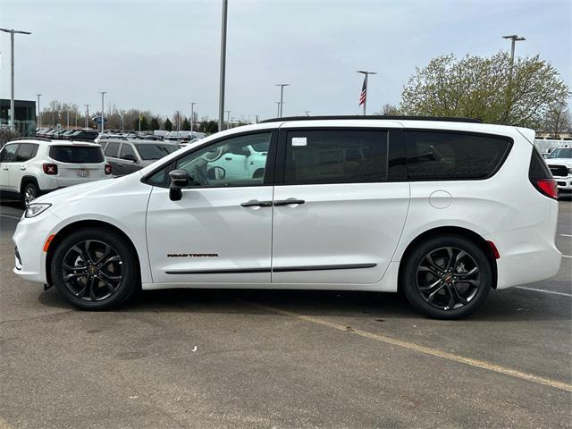 new 2024 Chrysler Pacifica car, priced at $43,843