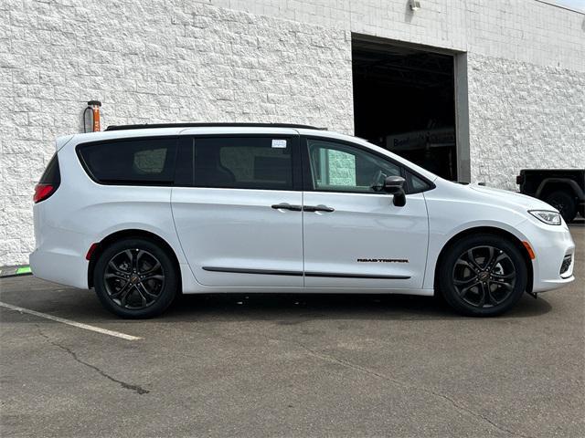 new 2024 Chrysler Pacifica car, priced at $43,843