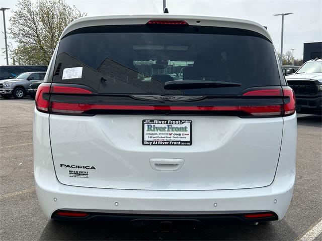 new 2024 Chrysler Pacifica car, priced at $43,843