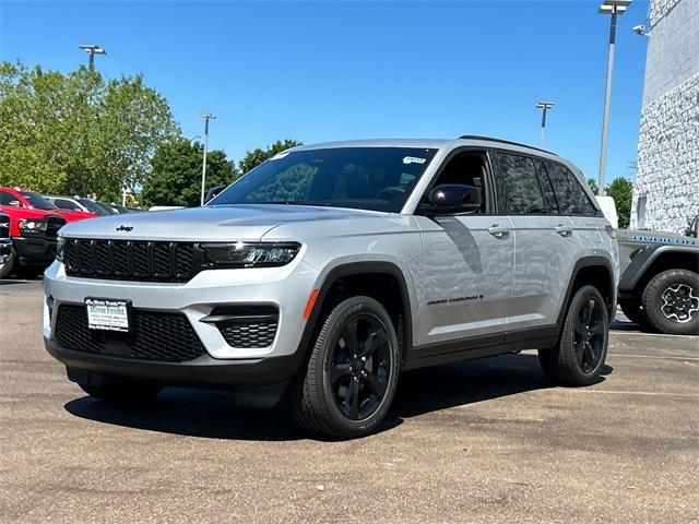 new 2024 Jeep Grand Cherokee car, priced at $42,289