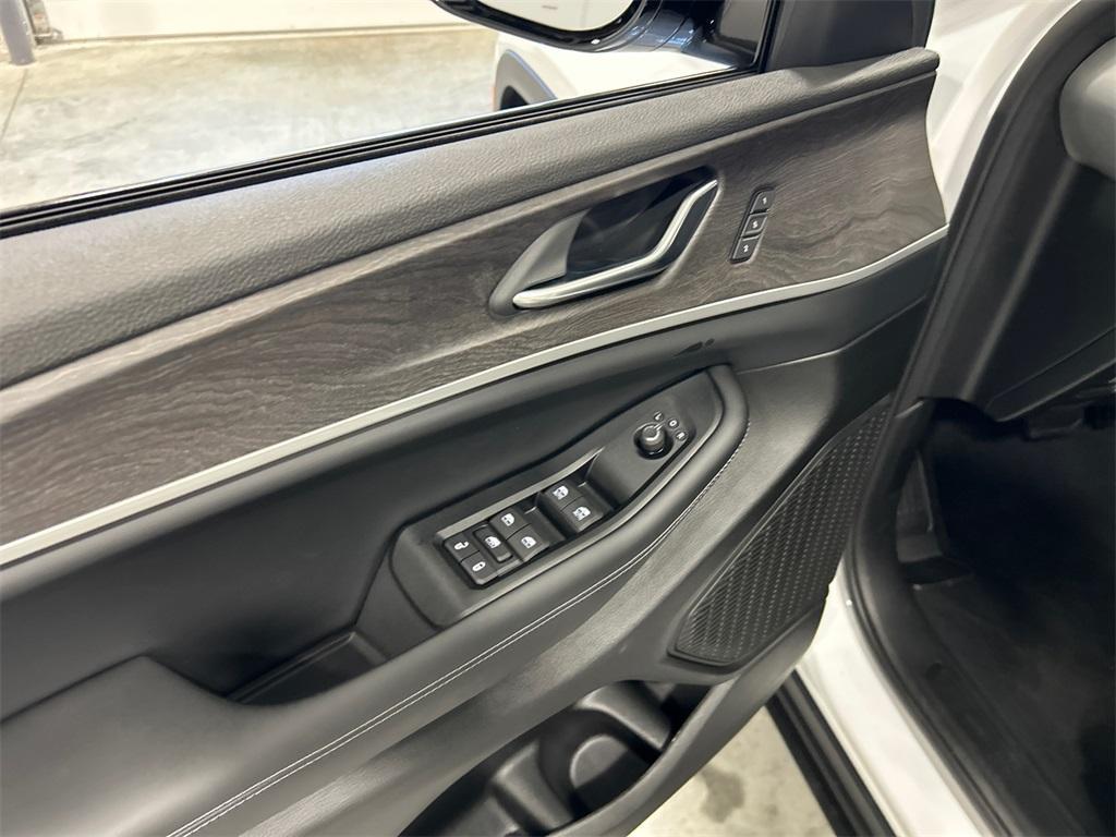 new 2025 Jeep Grand Cherokee car, priced at $48,302