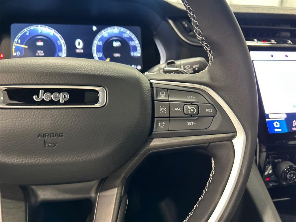 new 2025 Jeep Grand Cherokee car, priced at $48,302