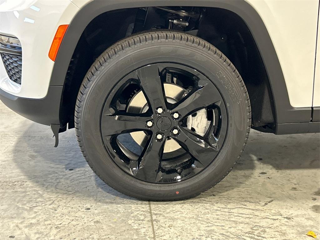 new 2025 Jeep Grand Cherokee car, priced at $48,302