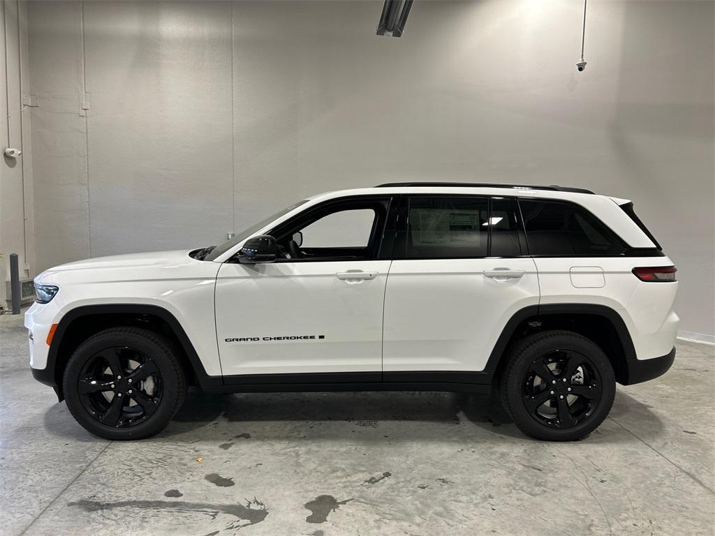 new 2025 Jeep Grand Cherokee car, priced at $48,302
